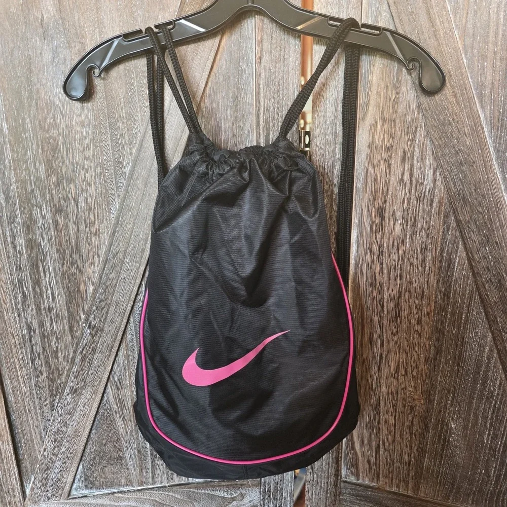 Nike Gym Bag Training Lightweight Backpack Drawstring Closure Adjustable Nylon